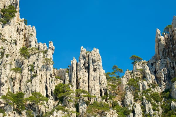 Calanques montrant gorge ou canyon