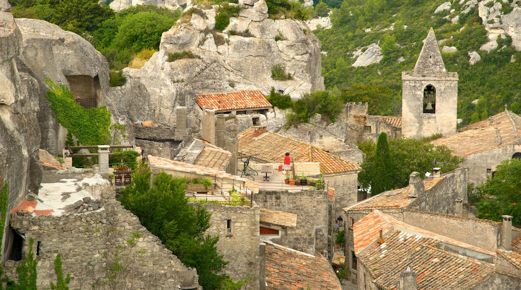 Chateau des Baux which includes chateau or palace