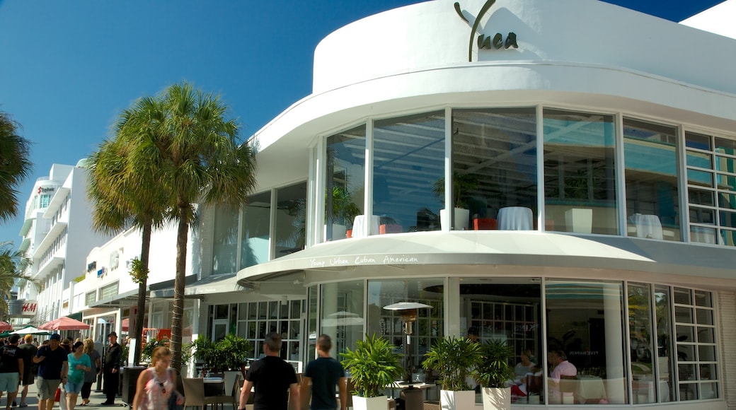 Lincoln Road Mall qui includes quartier d\'affaires, architecture moderne et ville