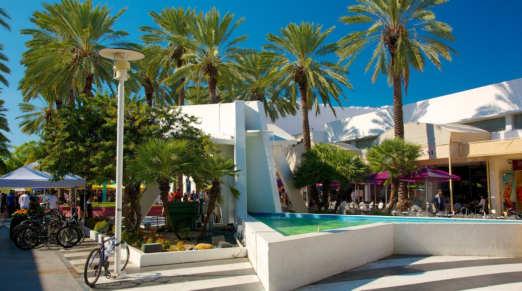 Lincoln Road Mall showing tropical scenes, a city and modern architecture