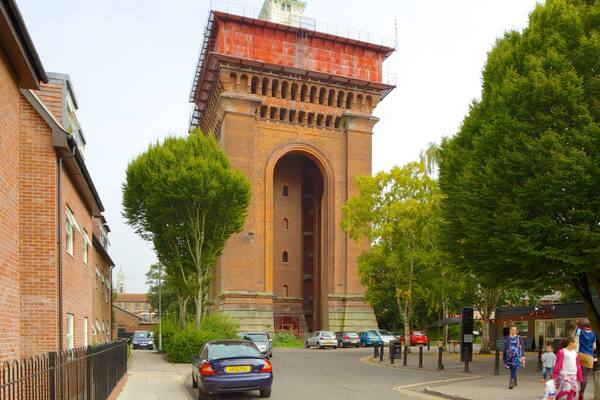 Colchester welches beinhaltet Stadt und historische Architektur