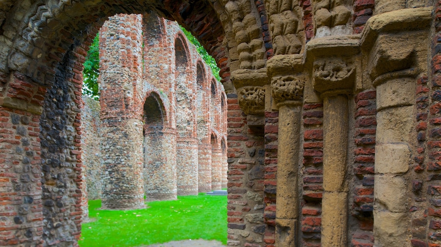 St Botolph\'s Church which includes heritage elements, a church or cathedral and building ruins