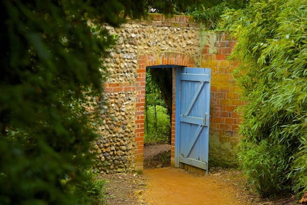 Bridge End Gardens featuring a park