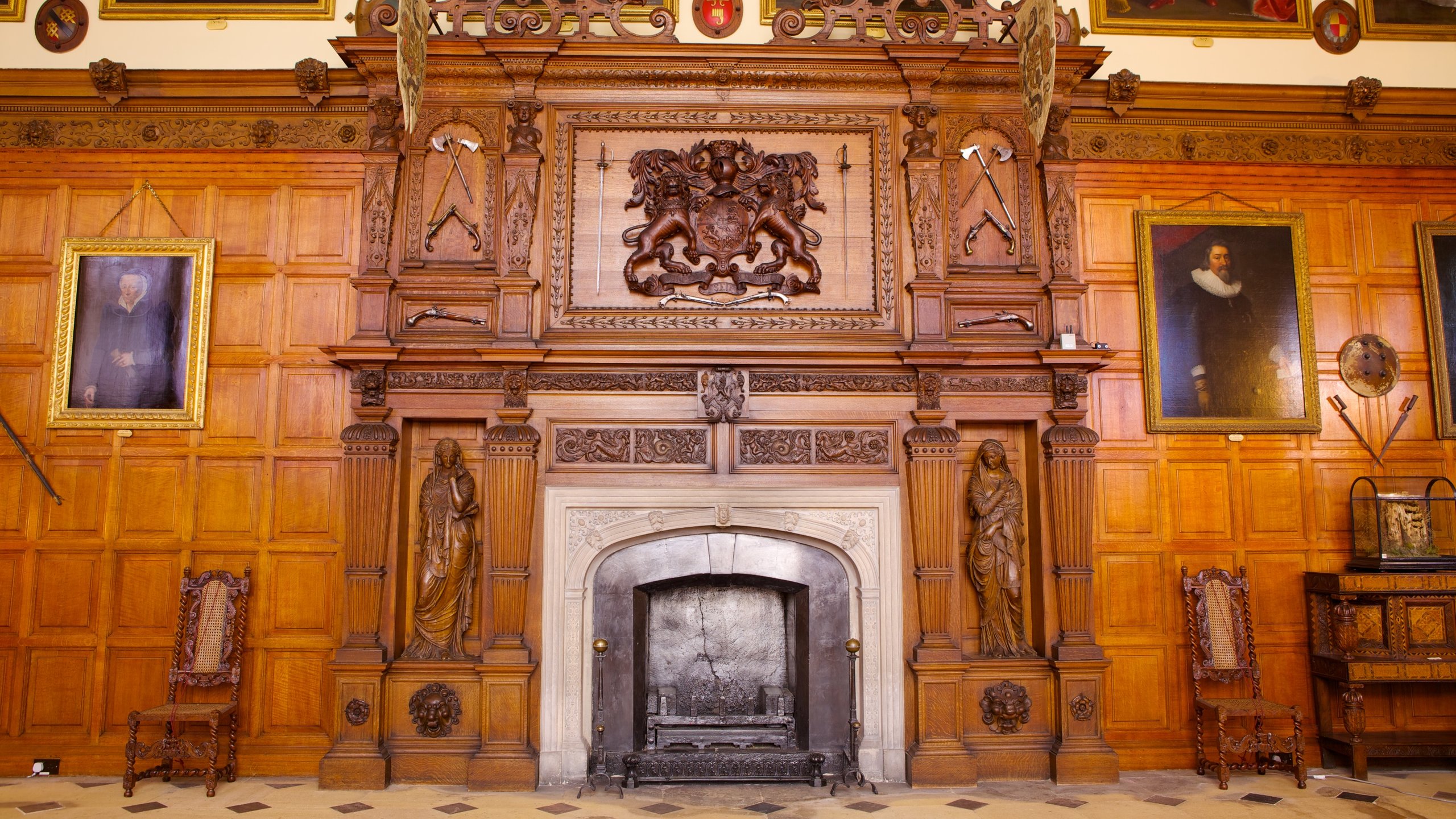 Audley End House som omfatter historiske bygningsværker, kulturarvsgenstande og et hus