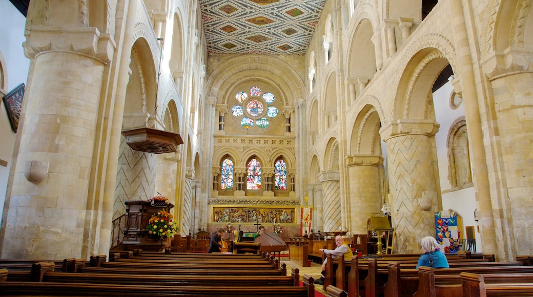 Waltham Abbey Church showing religious elements, a church or cathedral and heritage architecture