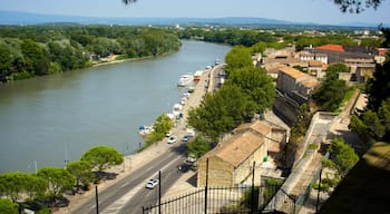 Parc des Expositions ofreciendo un río o arroyo y una pequeña ciudad o aldea