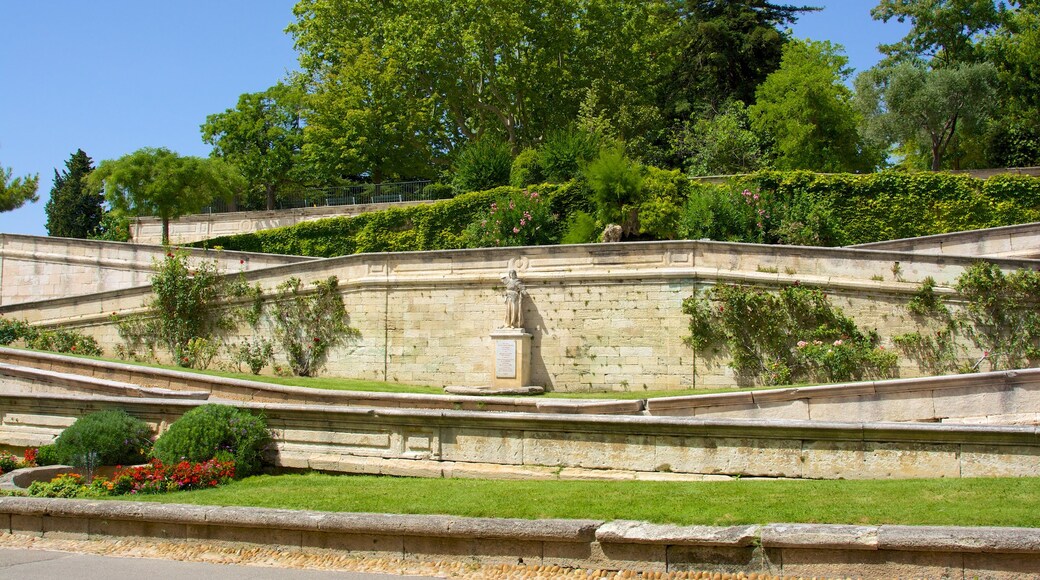 Parc des Expositions montrant jardin