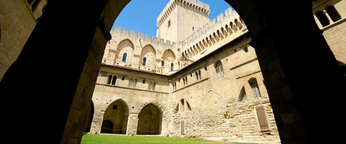 Palais des Papes which includes heritage architecture and a castle