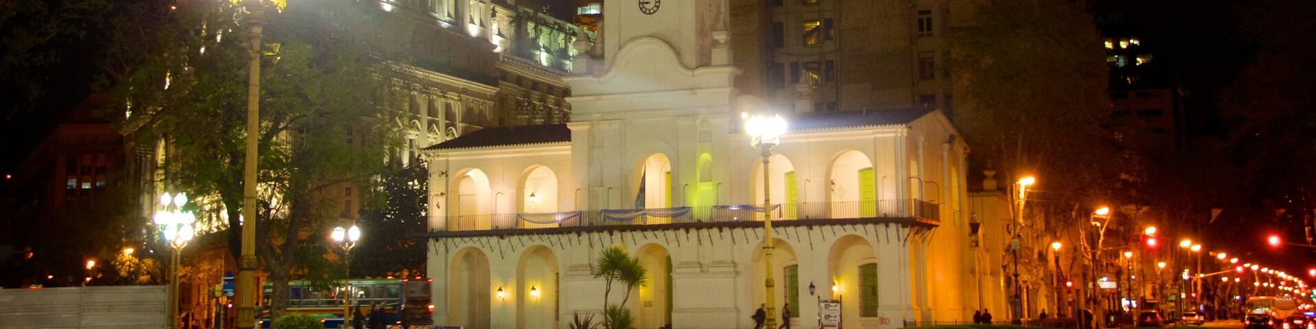 Cabildo mettant en vedette scÚnes de nuit, église ou cathédrale et ville
