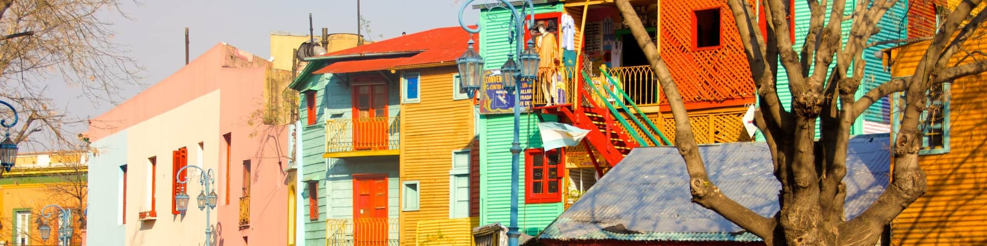 La Boca featuring a house