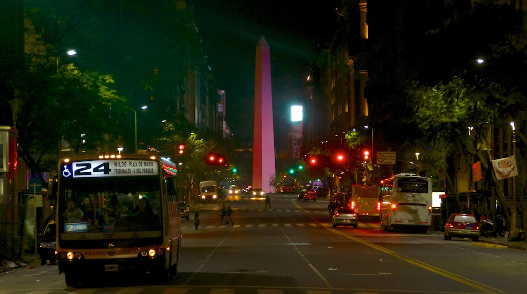 Obélisque qui includes scènes de nuit, scènes de rue et ville