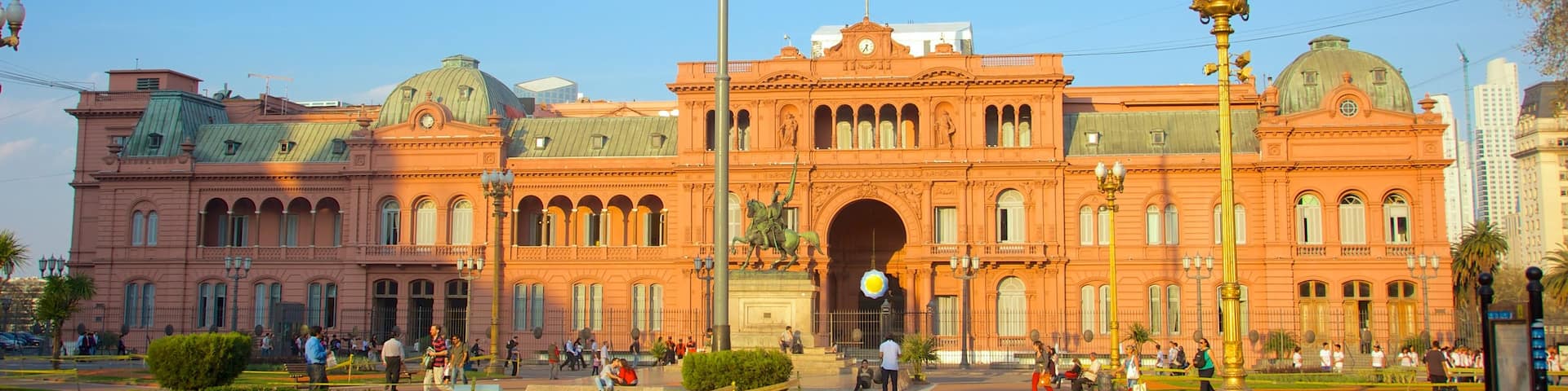 Casa Rosada showing heritage elements, a square or plaza and heritage architecture