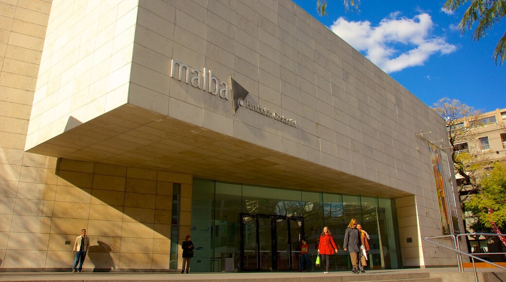 Museo de Arte Latinoamericano de Buenos Aires ofreciendo arquitectura moderna