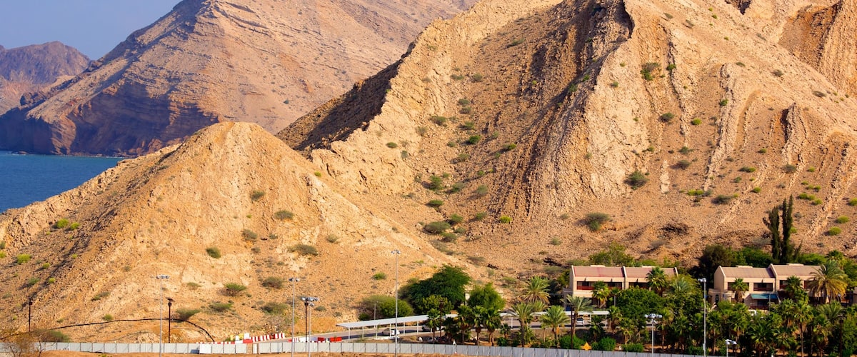 Shatti Al Qurum which includes mountains