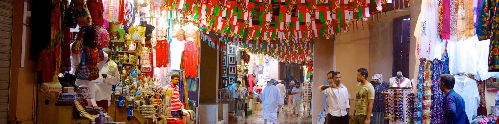 Muttrah Souq showing shopping and interior views