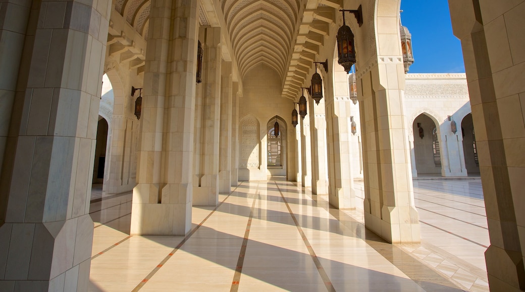 Oman bevat een moskee en historische architectuur