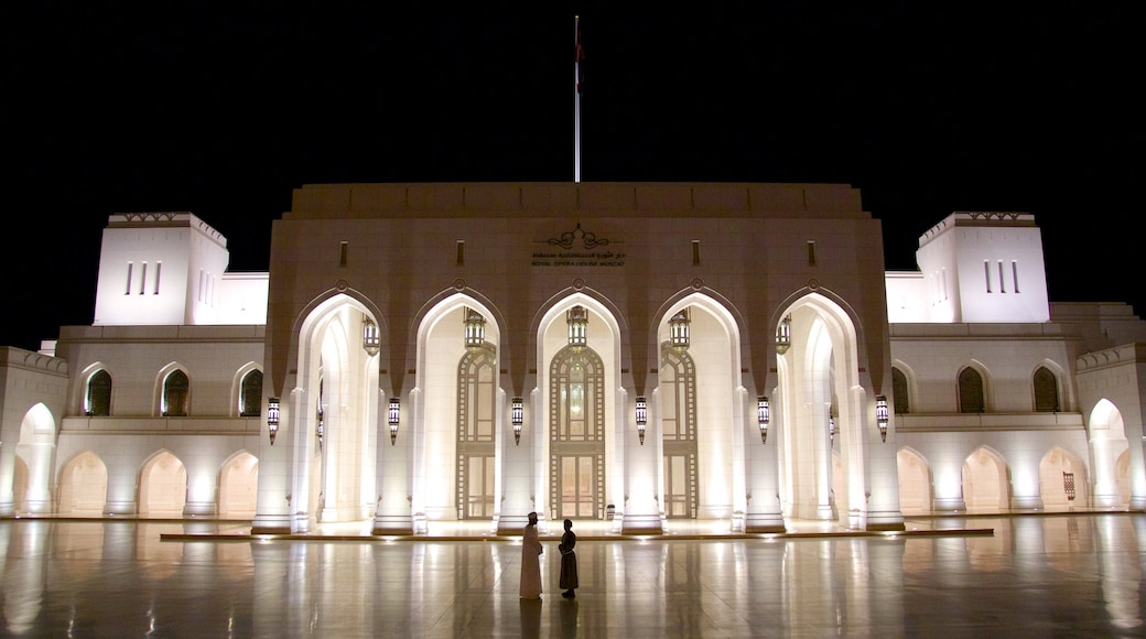 Muscat caratteristiche di paesaggio notturno, piazza e teatro