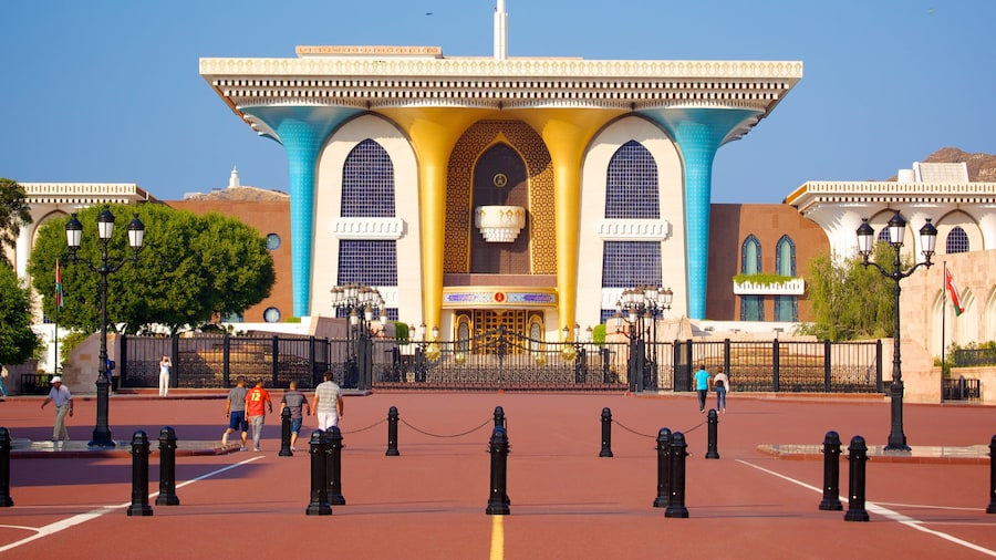 Muscat showing a square or plaza and modern architecture