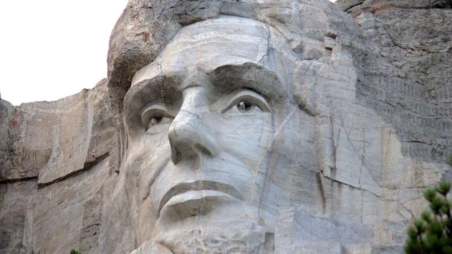 Mount Rushmore showing art and outdoor art
