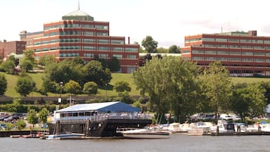 Newburgh which includes a marina and boating