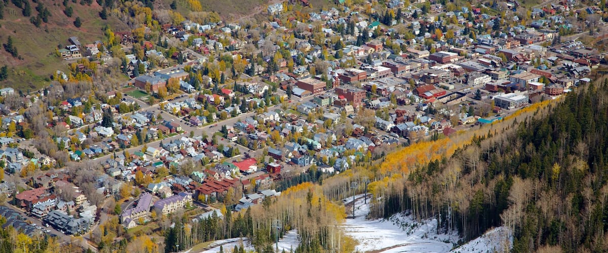 Telluride Ski Resort que incluye nieve