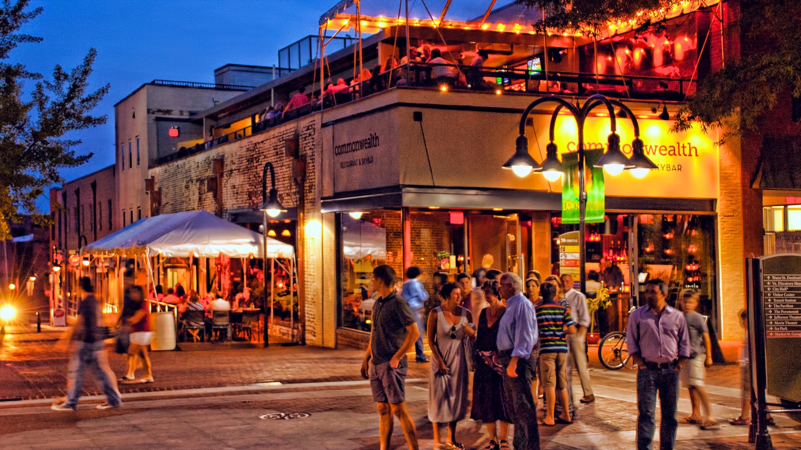 Virginia showing night scenes and outdoor eating as well as a large group of people