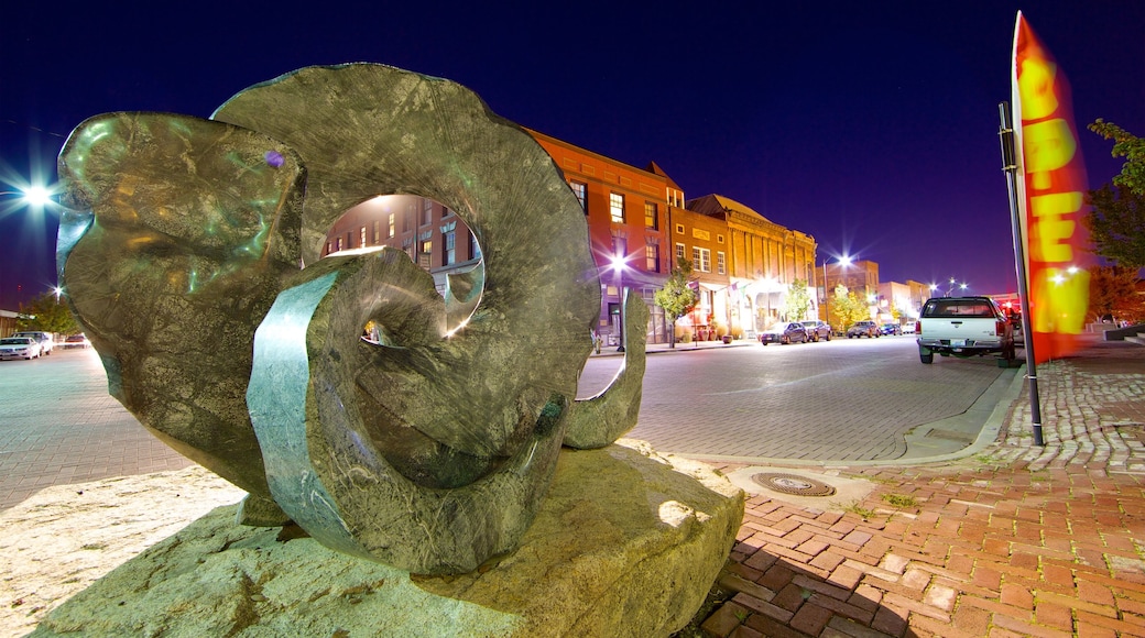 Yakima ofreciendo escenas nocturnas y arte al aire libre