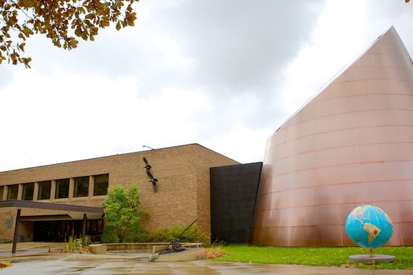 Cleveland Museum of Natural History qui includes architecture moderne
