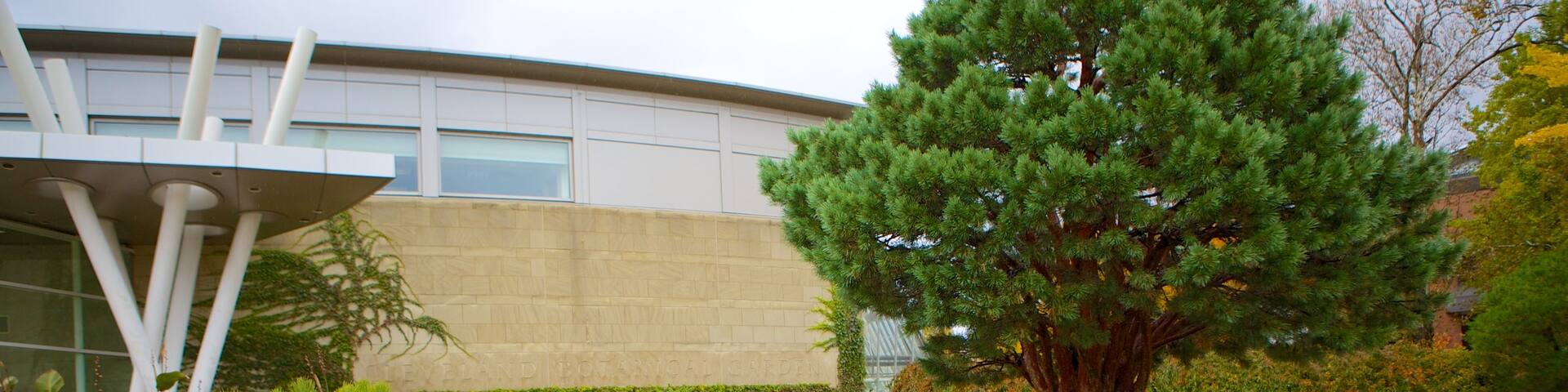 Cleveland Botanical Garden showing a waterfall and a park