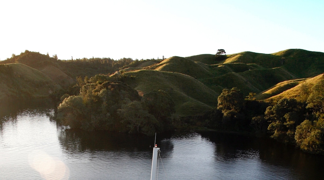 Lake Rotoiti johon kuuluu järvi tai vesikuoppa