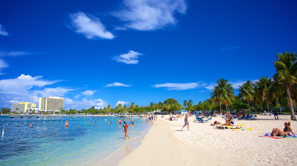 Ocho Rios mostrando paesaggio tropicale, nuoto e spiaggia sabbiosa