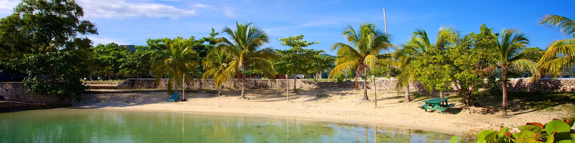 Plage James Bond mettant en vedette plage de sable et scènes tropicales