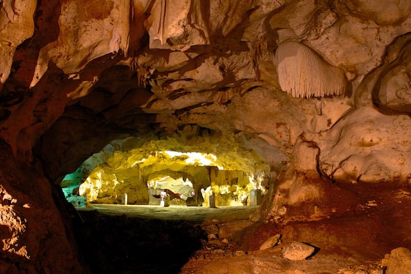 Green Grotto Caves som inkluderar grottor och interiörer