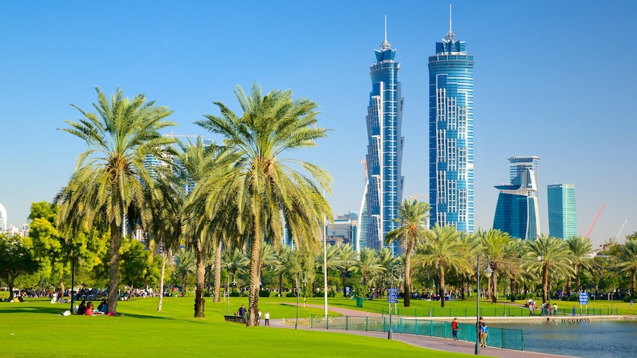 Parco Safa che include giardino, architettura moderna e laghetto