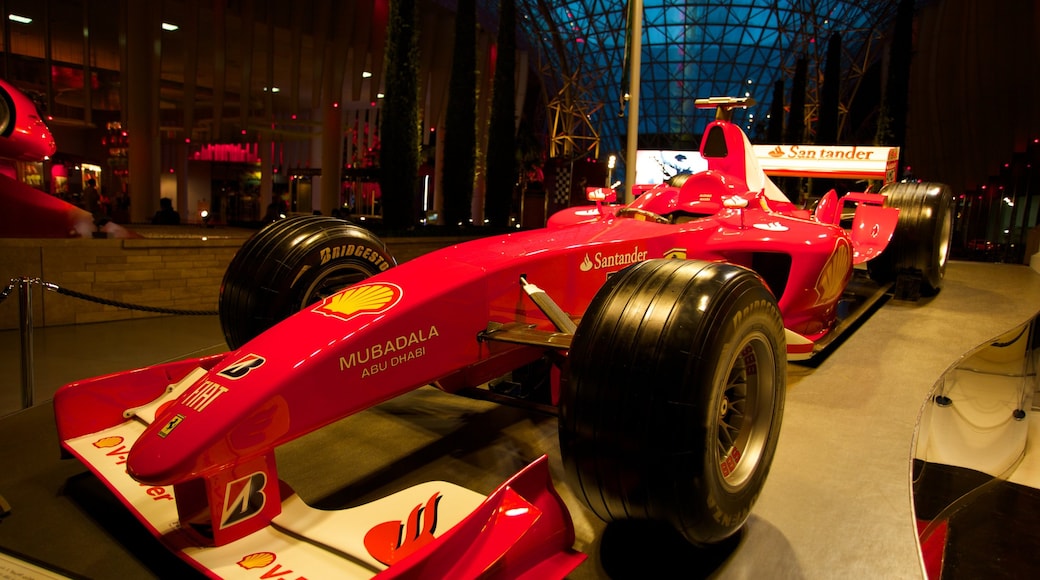 สวนสนุก Ferrari World ซึ่งรวมถึง การตกแต่งภายใน