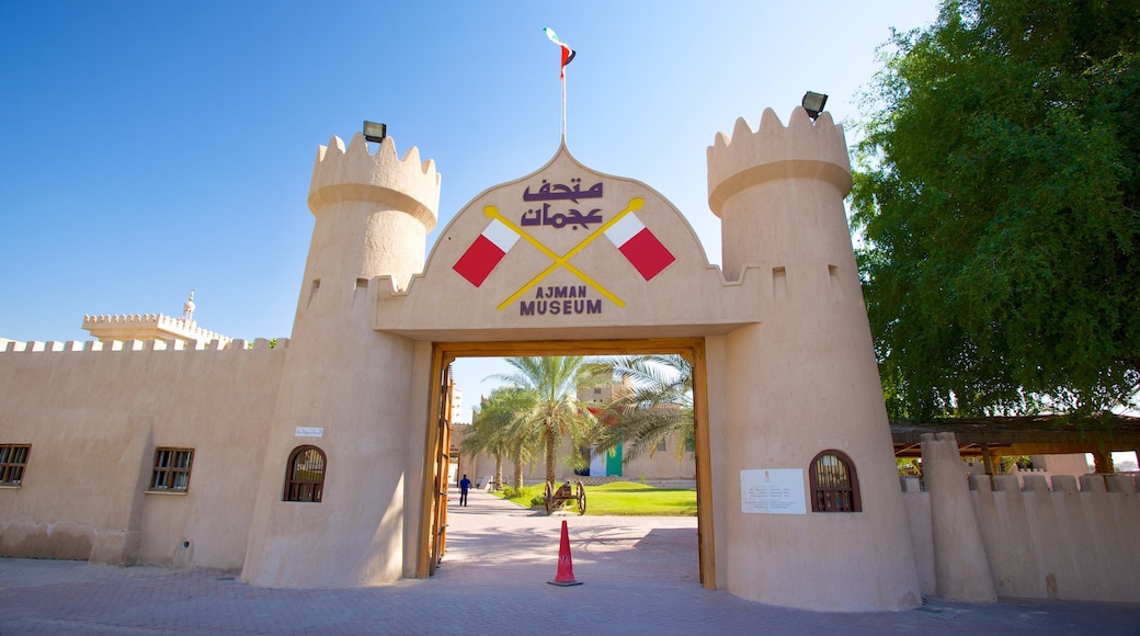 Ajman bevat historische architectuur