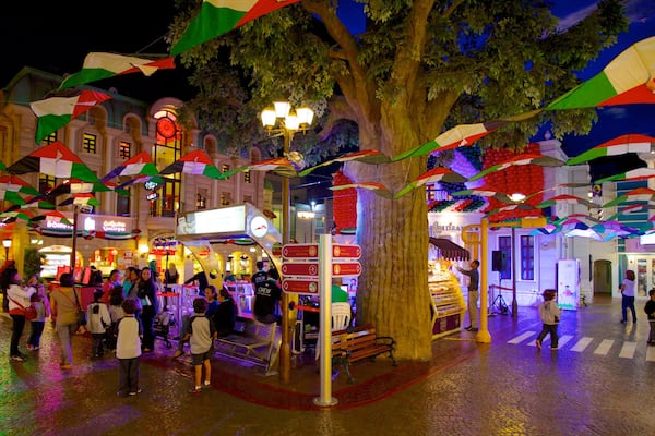 Dubai Mall mit einem Nachtleben, Stadt und bei Nacht