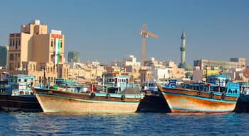 Dubai Creek welches beinhaltet Bucht oder Hafen, Bootfahren und Küstenort