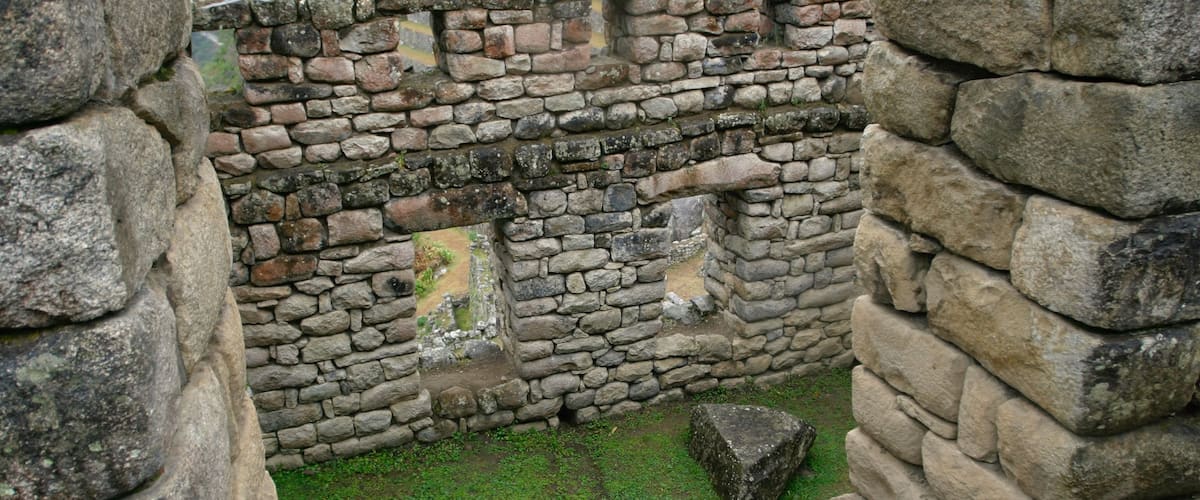 Machu Picchu showing a ruin