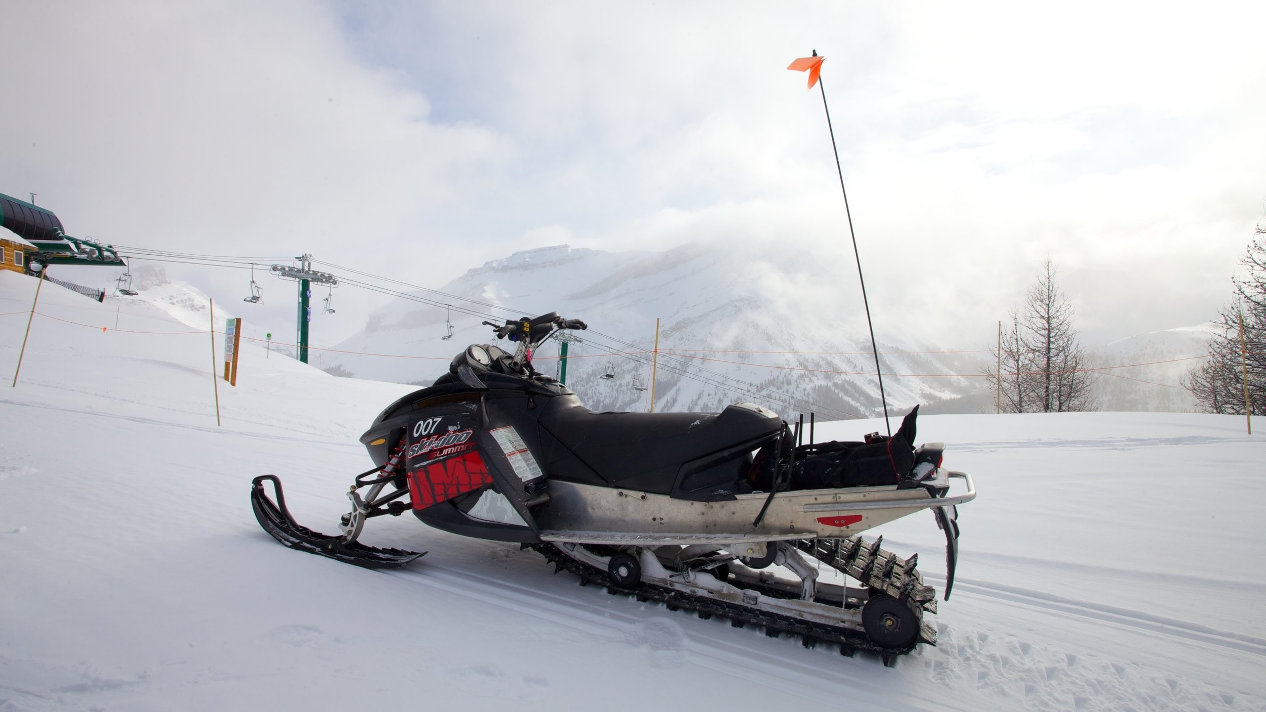 Lago Louise que incluye nieve y paseo en motos de nieve