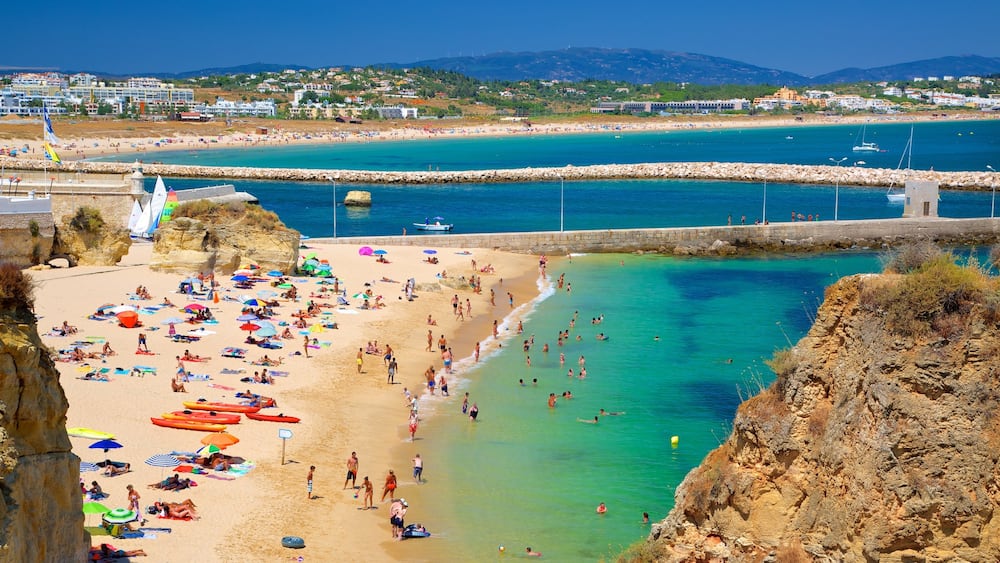 Lagos das einen Strand, Küstenort und Schwimmen