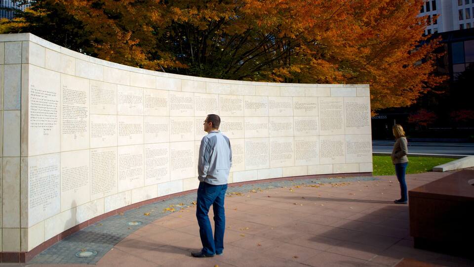 Columbus trong đó bao gồm tưởng niệm cũng như đàn ông