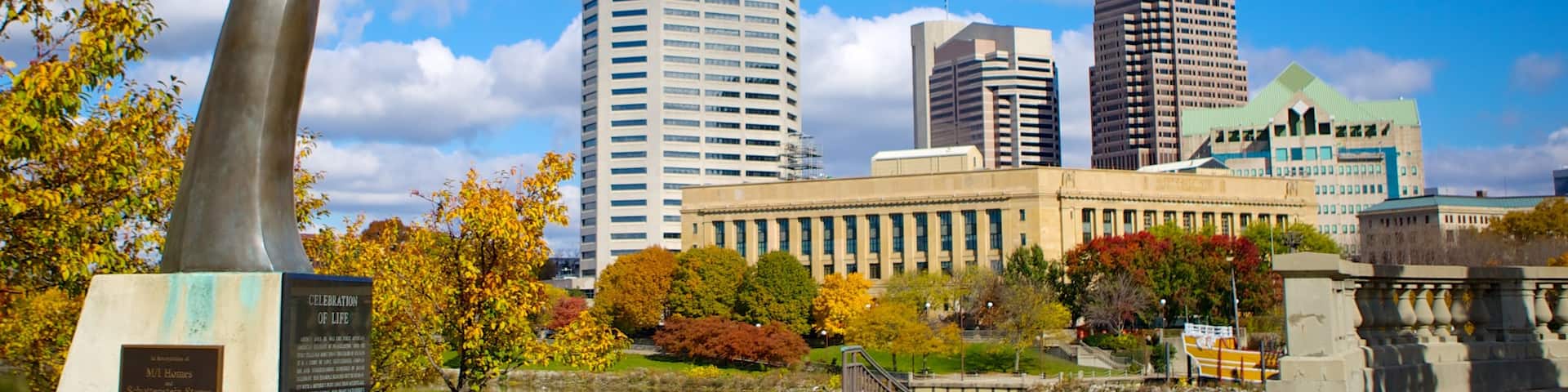 Columbus featuring a memorial, a city and a statue or sculpture