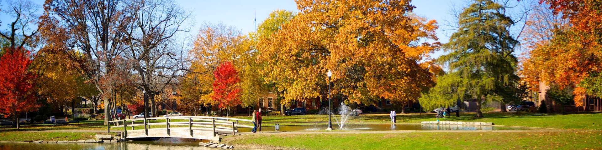 Schiller Park das einen Teich, Park und Brücke