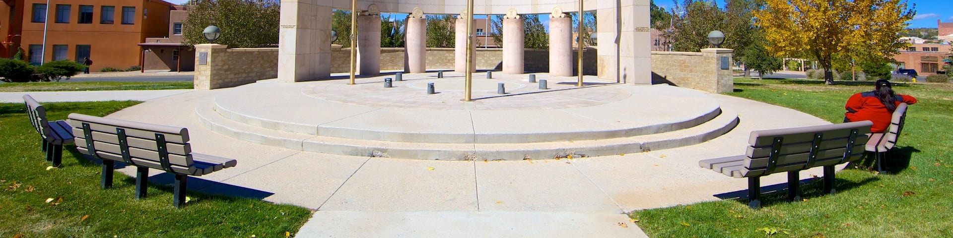 Santa Fe which includes a monument, a garden and a memorial