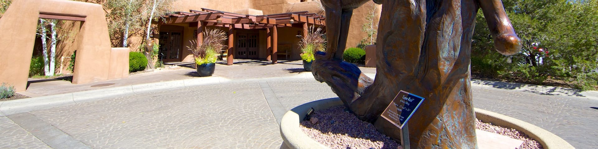 Santa Fe featuring a statue or sculpture and modern architecture