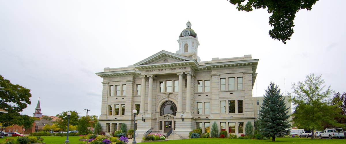 Missoula mit einem Verwaltungsgebäude, historische Architektur und Garten