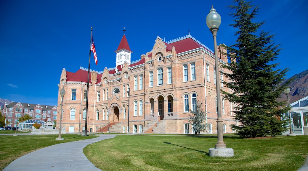 Provo showing a castle and heritage architecture