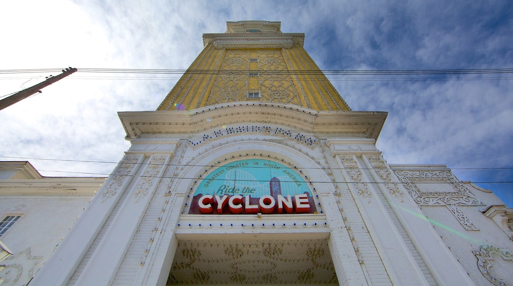 Lakeside Amusement Park featuring heritage architecture, rides and signage