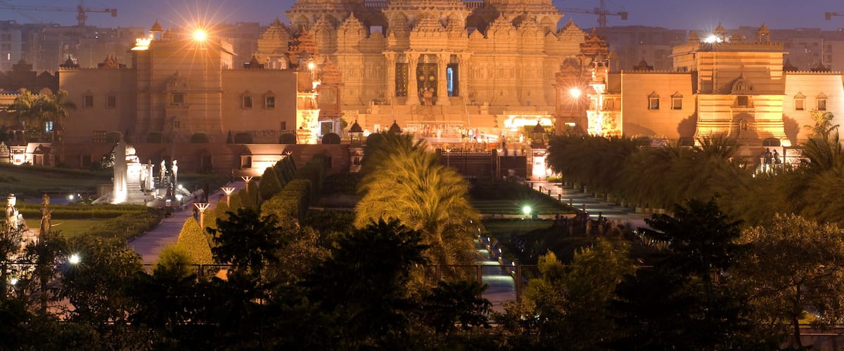 Akshardham das einen historische Architektur, Tempel oder Andachtsstätte und religiöse Elemente